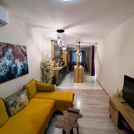 Three-room In The Center Of Βάρνα