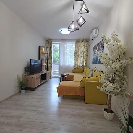 Διαμέρισμα Three-room In The Center Of