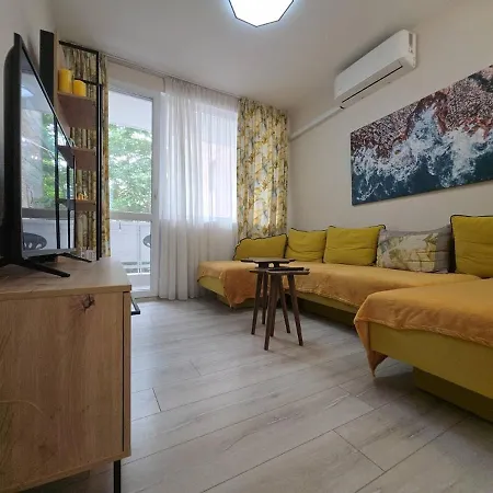 Three-room In The Center Of Βάρνα