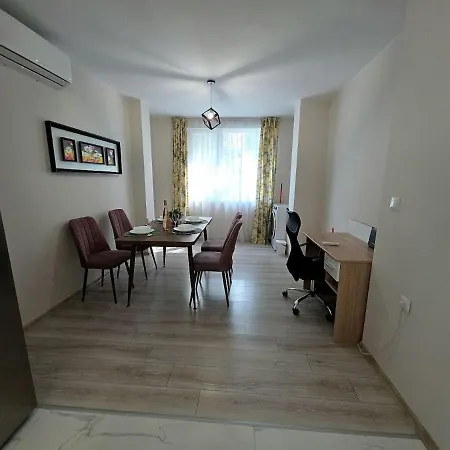 Διαμέρισμα Three-room In The Center Of