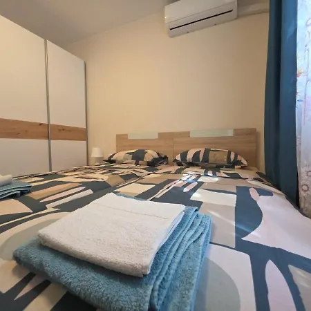 Διαμέρισμα Three-room In The Center Of *